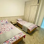 Flat Plaza Inn 51