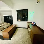 Flat Plaza Inn 51